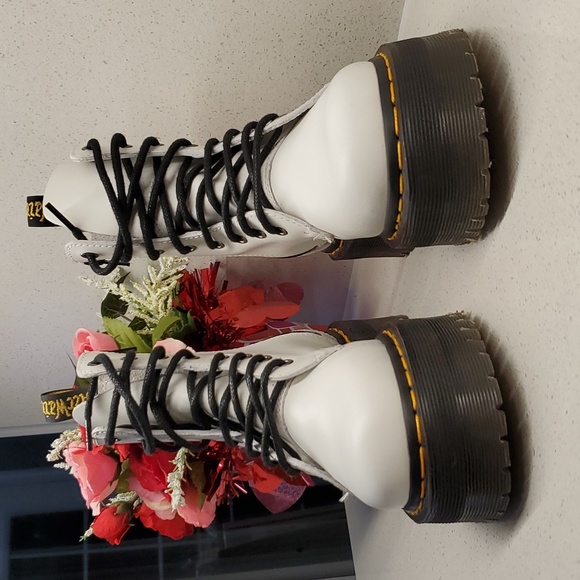 Unisex DR. MARTENS JADON white leather boots (sz W5 - M4) - Picture 6 of 10